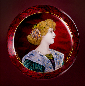 绘有马丁夫人的小宝箱