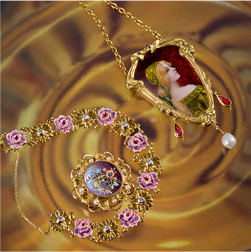 新艺术时期的女性形象吊坠